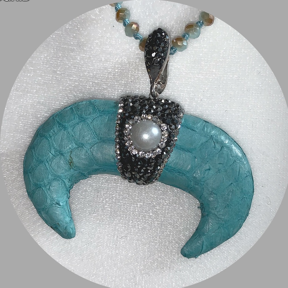 Untamed Turquoise colored Double Horn Necklace